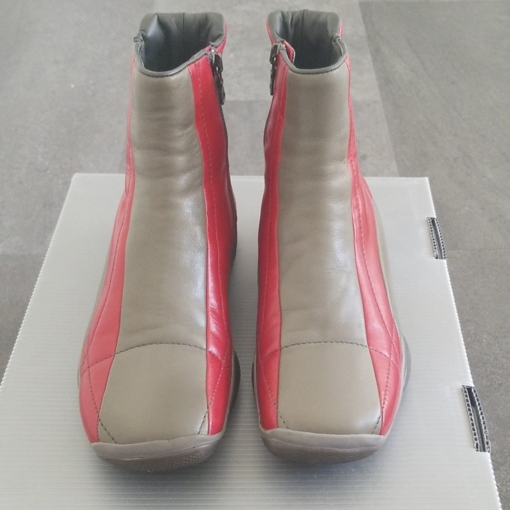 Authentic PRADA Calzature Donna Gray+Red zip boot